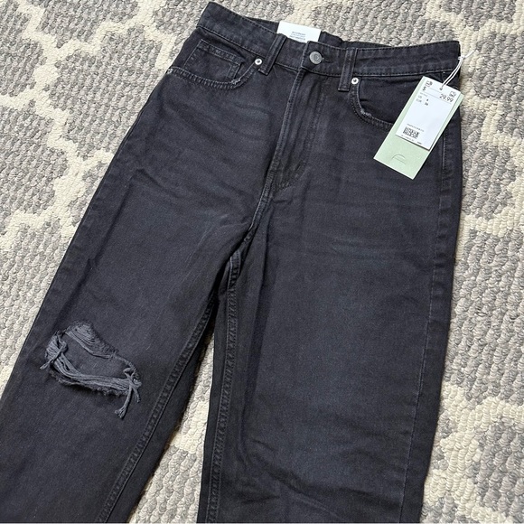 H&M 90s Straight Ultra High Rise Black Distressed Jeans - Picture 3 of 8